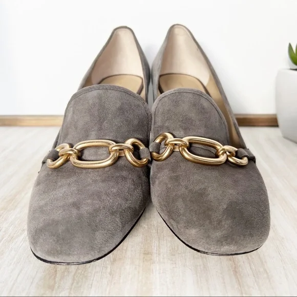 ✖️SOLD✖️•ANN TAYLOR• Gray Suede Cordelia Pumps w/Chain Detail - Picture 8 of 13